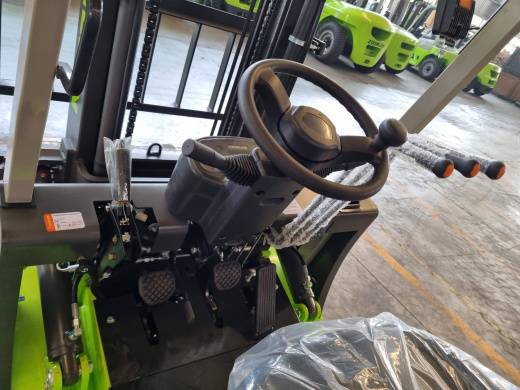 Вилочный погрузчик ZOOMLION FD18Z